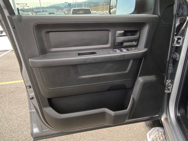 2022 RAM 2500 Tradesman Crew Cab 4x4 6'4' Box