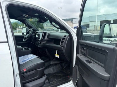 2026 RAM 5500 Chassis RAM 5500 TRADESMAN CHASSIS CREW CAB 4X4 84' CA