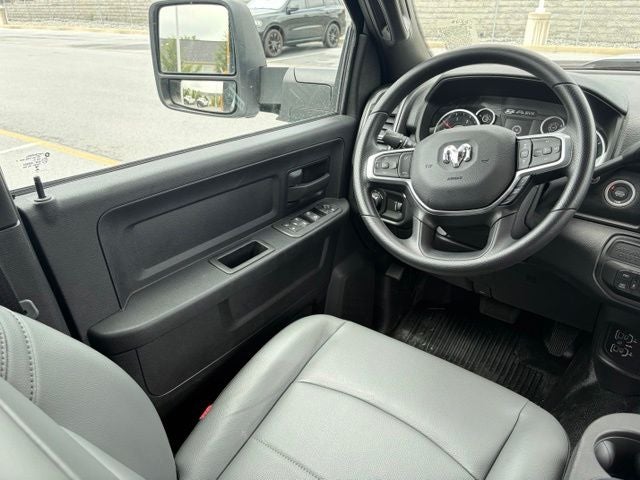2026 RAM 5500 Chassis RAM 5500 TRADESMAN CHASSIS CREW CAB 4X4 84' CA
