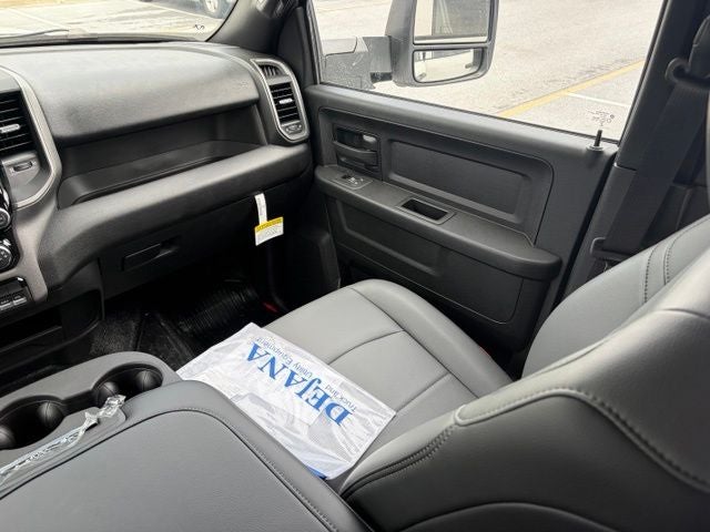 2026 RAM 5500 Chassis RAM 5500 TRADESMAN CHASSIS CREW CAB 4X4 84' CA