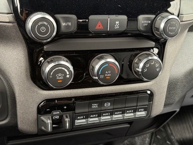 2026 RAM 3500 Chassis RAM 3500 TRADESMAN CREW CAB CHASSIS 4X4 60' CA