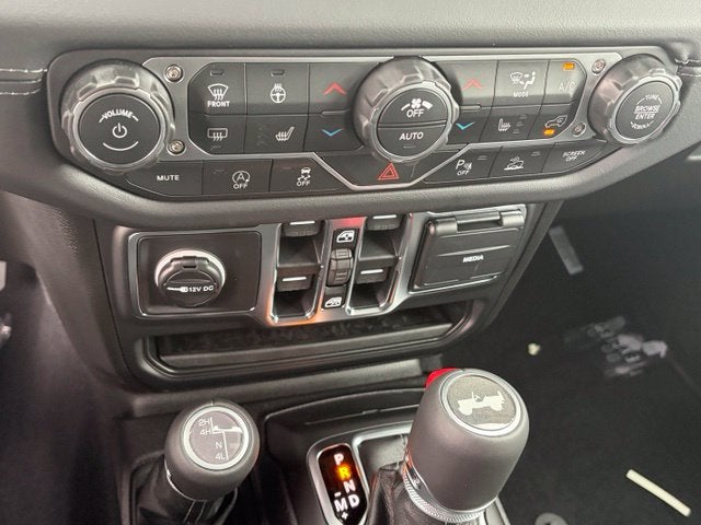 2027 Jeep Wrangler WRANGLER 4-DOOR SAHARA