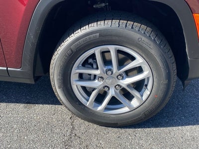 2025 Jeep Grand Cherokee GRAND CHEROKEE LAREDO X 4X4