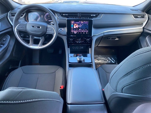 2025 Jeep Grand Cherokee GRAND CHEROKEE LAREDO X 4X4