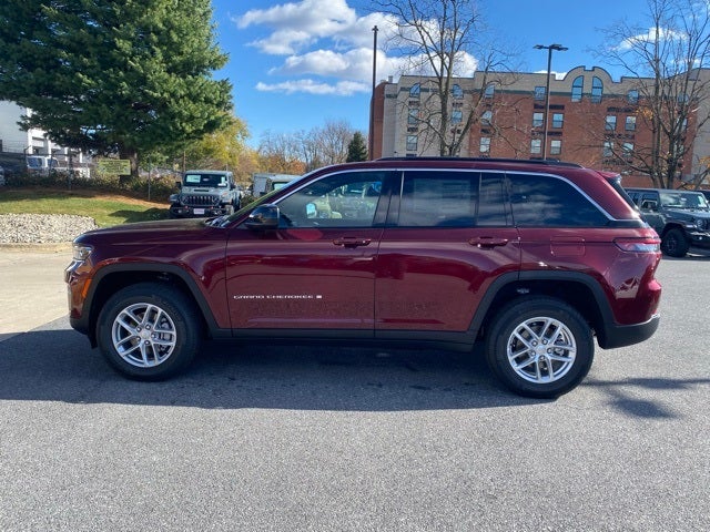 2025 Jeep Grand Cherokee GRAND CHEROKEE LAREDO X 4X4