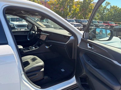 2027 Jeep Grand Cherokee GRAND CHEROKEE LAREDO ALTITUDE 4X4