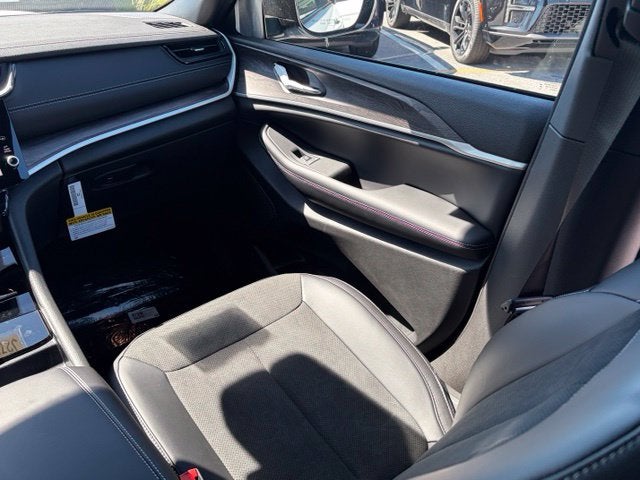 2027 Jeep Grand Cherokee GRAND CHEROKEE LAREDO ALTITUDE 4X4