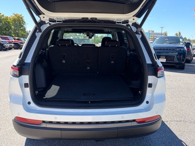 2027 Jeep Grand Cherokee GRAND CHEROKEE LAREDO ALTITUDE 4X4