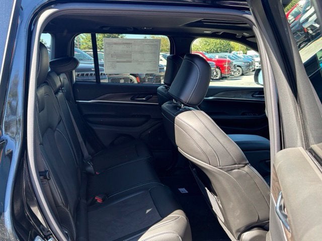 2027 Jeep Grand Cherokee GRAND CHEROKEE LAREDO ALTITUDE 4X4