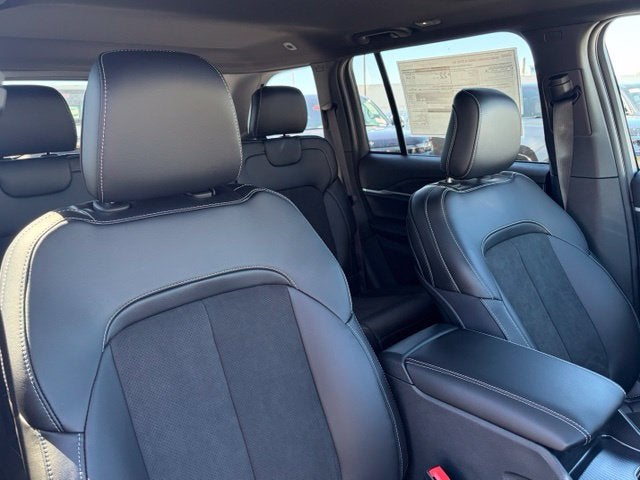 2027 Jeep Grand Cherokee GRAND CHEROKEE LAREDO ALTITUDE 4X4