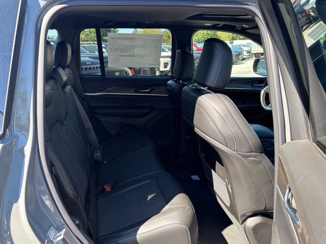 2027 Jeep Grand Cherokee GRAND CHEROKEE LAREDO ALTITUDE 4X4