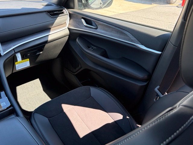2027 Jeep Grand Cherokee GRAND CHEROKEE LAREDO ALTITUDE 4X4