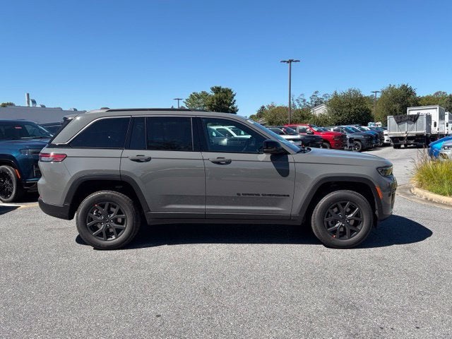 2027 Jeep Grand Cherokee GRAND CHEROKEE LAREDO ALTITUDE 4X4