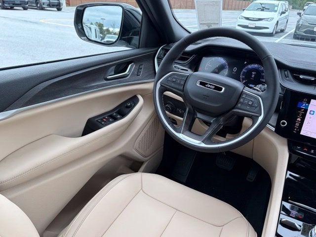 2027 Jeep Grand Cherokee GRAND CHEROKEE LIMITED 4X4
