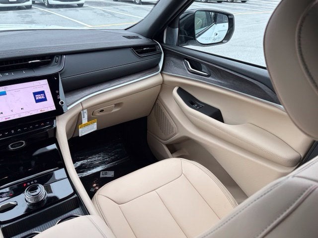 2027 Jeep Grand Cherokee GRAND CHEROKEE LIMITED 4X4