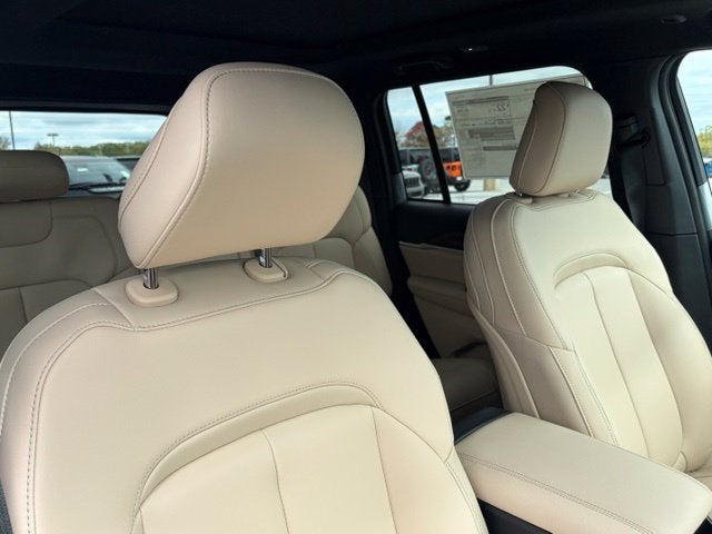 2027 Jeep Grand Cherokee GRAND CHEROKEE LIMITED 4X4