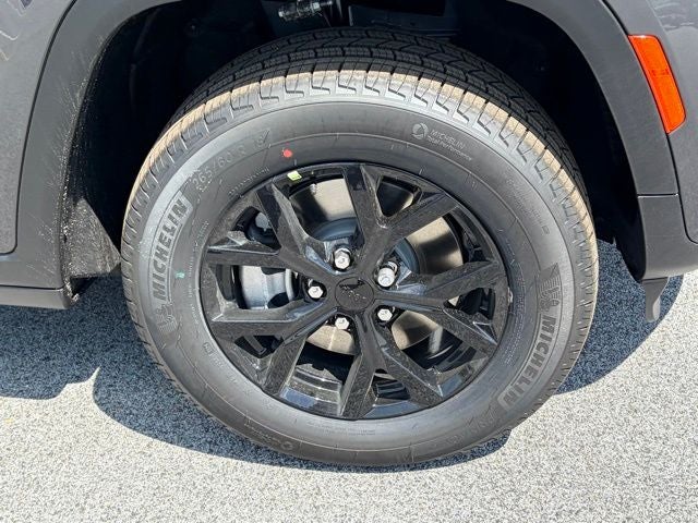 2026 Jeep Grand Cherokee GRAND CHEROKEE L LAREDO ALTITUDE 4X4