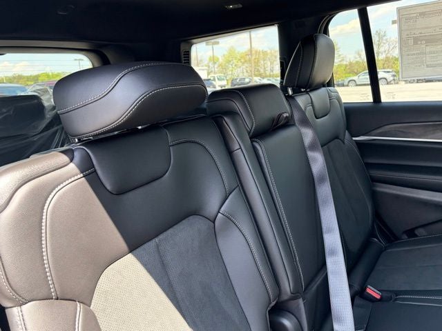 2026 Jeep Grand Cherokee GRAND CHEROKEE L LAREDO ALTITUDE 4X4