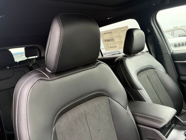2026 Jeep Grand Cherokee GRAND CHEROKEE L LAREDO ALTITUDE 4X4