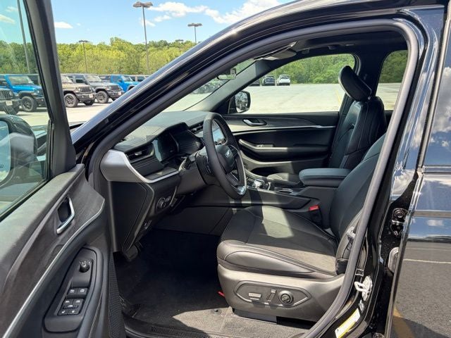 2026 Jeep Grand Cherokee GRAND CHEROKEE L LAREDO ALTITUDE 4X4