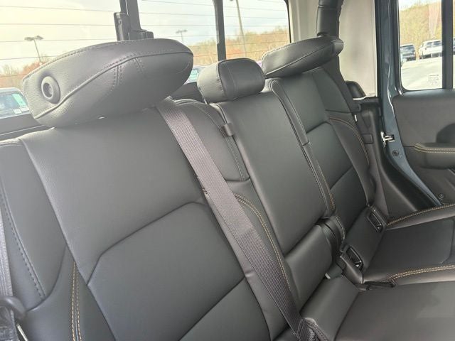 2026 Jeep Gladiator GLADIATOR SAHARA 4X4