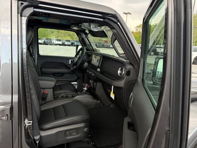 2026 Jeep Gladiator GLADIATOR SAHARA 4X4