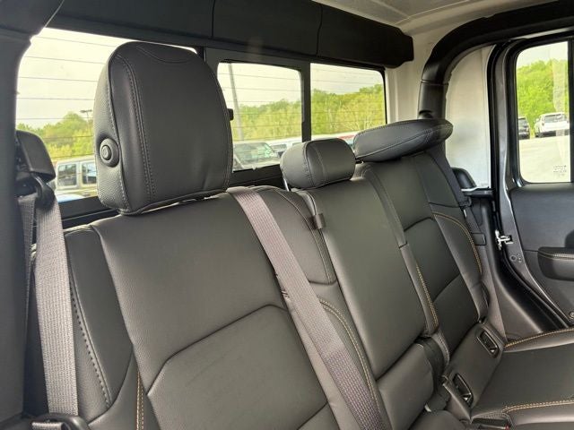 2026 Jeep Gladiator GLADIATOR SAHARA 4X4