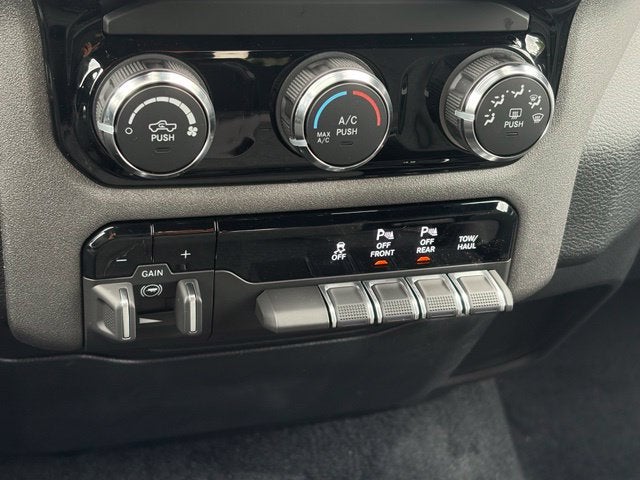 2027 RAM Ram 1500 RAM 1500 TRADESMAN QUAD CAB 4X2 6'4' BOX