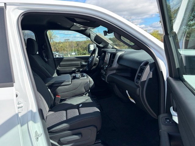2027 RAM Ram 1500 RAM 1500 TRADESMAN QUAD CAB 4X4 6'4' BOX