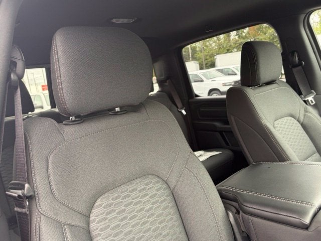 2027 RAM Ram 1500 RAM 1500 TRADESMAN CREW CAB 4X4 5'7' BOX