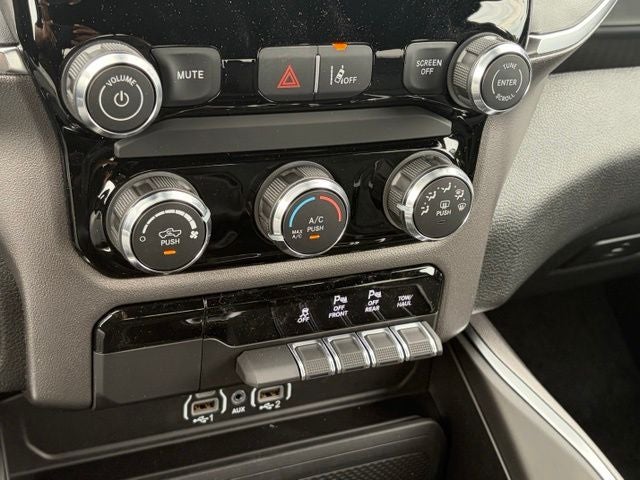 2026 RAM Ram 1500 RAM 1500 EXPRESS CREW CAB 4X4 5'7' BOX