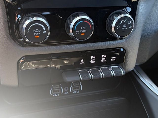 2026 RAM Ram 1500 RAM 1500 EXPRESS CREW CAB 4X4 5'7' BOX