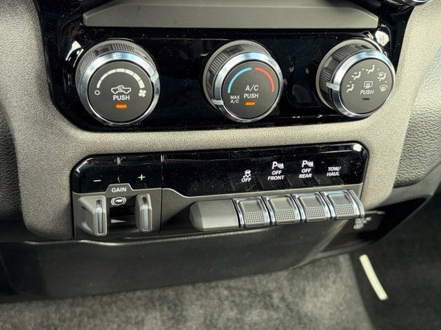 2027 RAM Ram 1500 RAM 1500 TRADESMAN CREW CAB 4X4 6'4' BOX