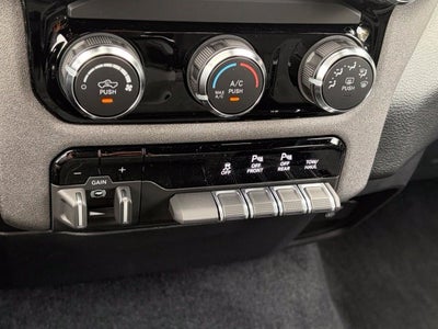 2027 RAM Ram 1500 RAM 1500 TRADESMAN CREW CAB 4X4 6'4' BOX