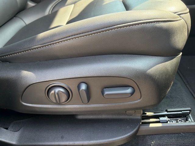 2023 Chevrolet Traverse FWD LT Leather