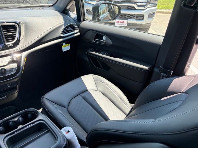2027 Chrysler Pacifica PACIFICA SELECT