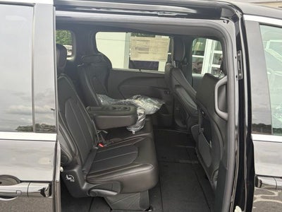 2027 Chrysler Pacifica PACIFICA SELECT