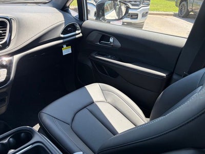 2027 Chrysler Pacifica PACIFICA SELECT