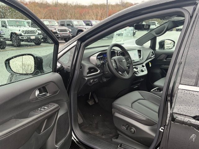 2026 Chrysler Voyager VOYAGER LX