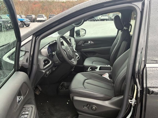 2026 Chrysler Voyager VOYAGER LX