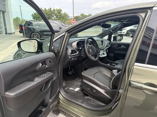 2027 Chrysler Pacifica PACIFICA LIMITED