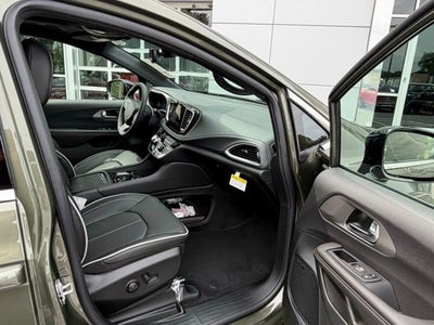 2027 Chrysler Pacifica PACIFICA LIMITED
