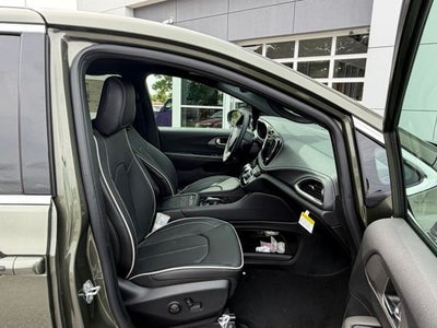 2027 Chrysler Pacifica PACIFICA LIMITED
