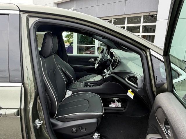 2027 Chrysler Pacifica PACIFICA LIMITED
