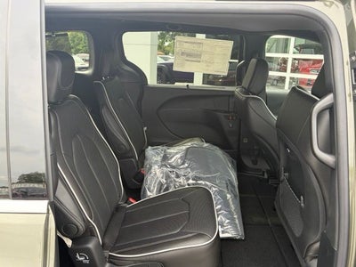 2027 Chrysler Pacifica PACIFICA LIMITED