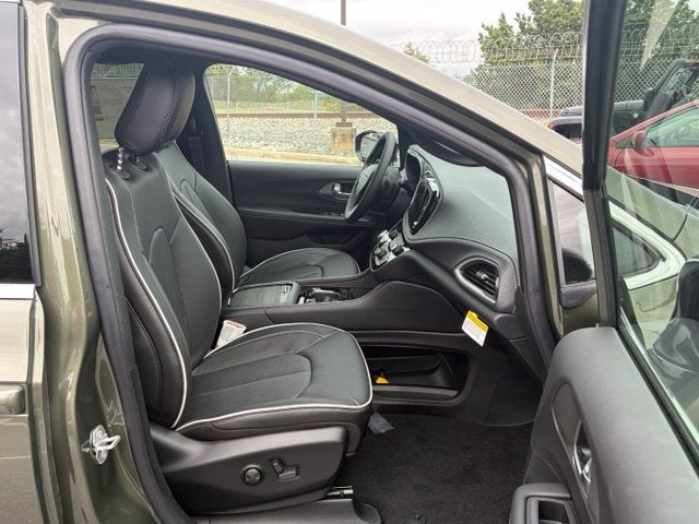 2027 Chrysler Pacifica PACIFICA LIMITED