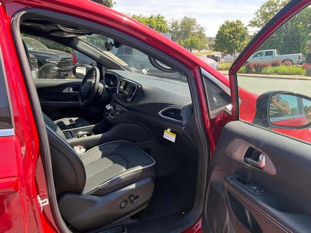 2027 Chrysler Pacifica PACIFICA LIMITED