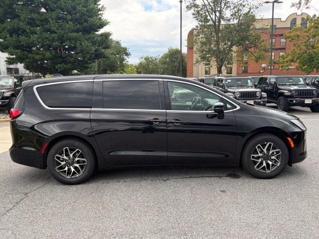 2027 Chrysler Pacifica PACIFICA LIMITED