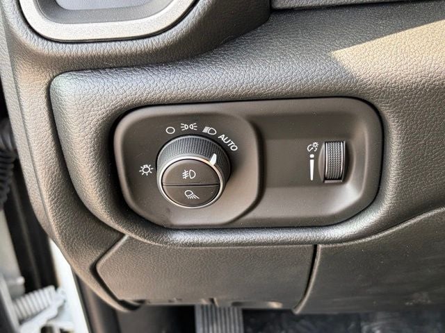 2026 RAM 2500 RAM 2500 BLACK EXPRESS CREW CAB 4X4 6'4' BOX