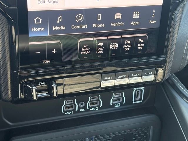 2026 RAM 3500 RAM 3500 LIMITED MEGA CAB 4X4 6'4' BOX